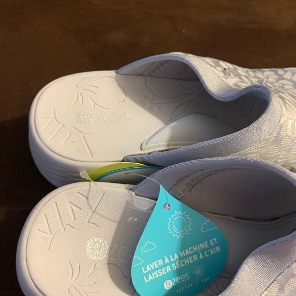 NWB: BZees Sandal with Cloud Technology- 10W Size - Picture 2 of 10